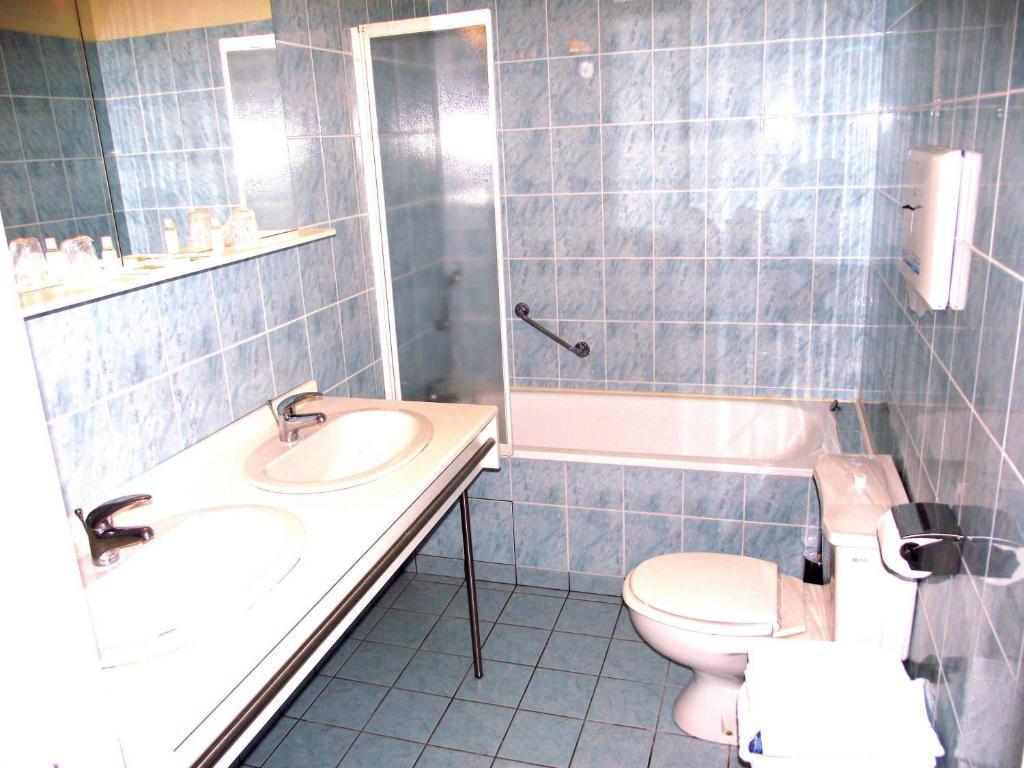 Le Dagobert Hotel Doué-la-Fontaine Стая снимка