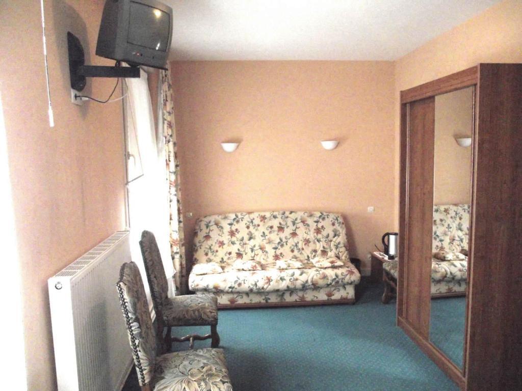 Le Dagobert Hotel Doué-la-Fontaine Стая снимка